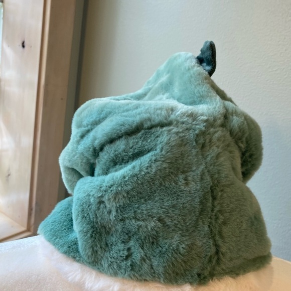 Super Soft Cozy Green Dinosaur Hat and Scarf Combo for Kids! - Picture 9 of 11